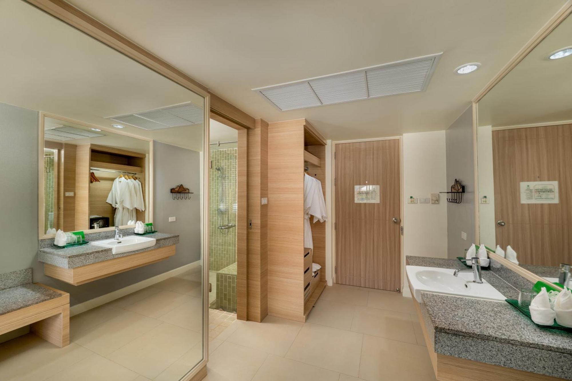 Курортный комплекс The Briza Resort, Sha Extra Кхаулак
